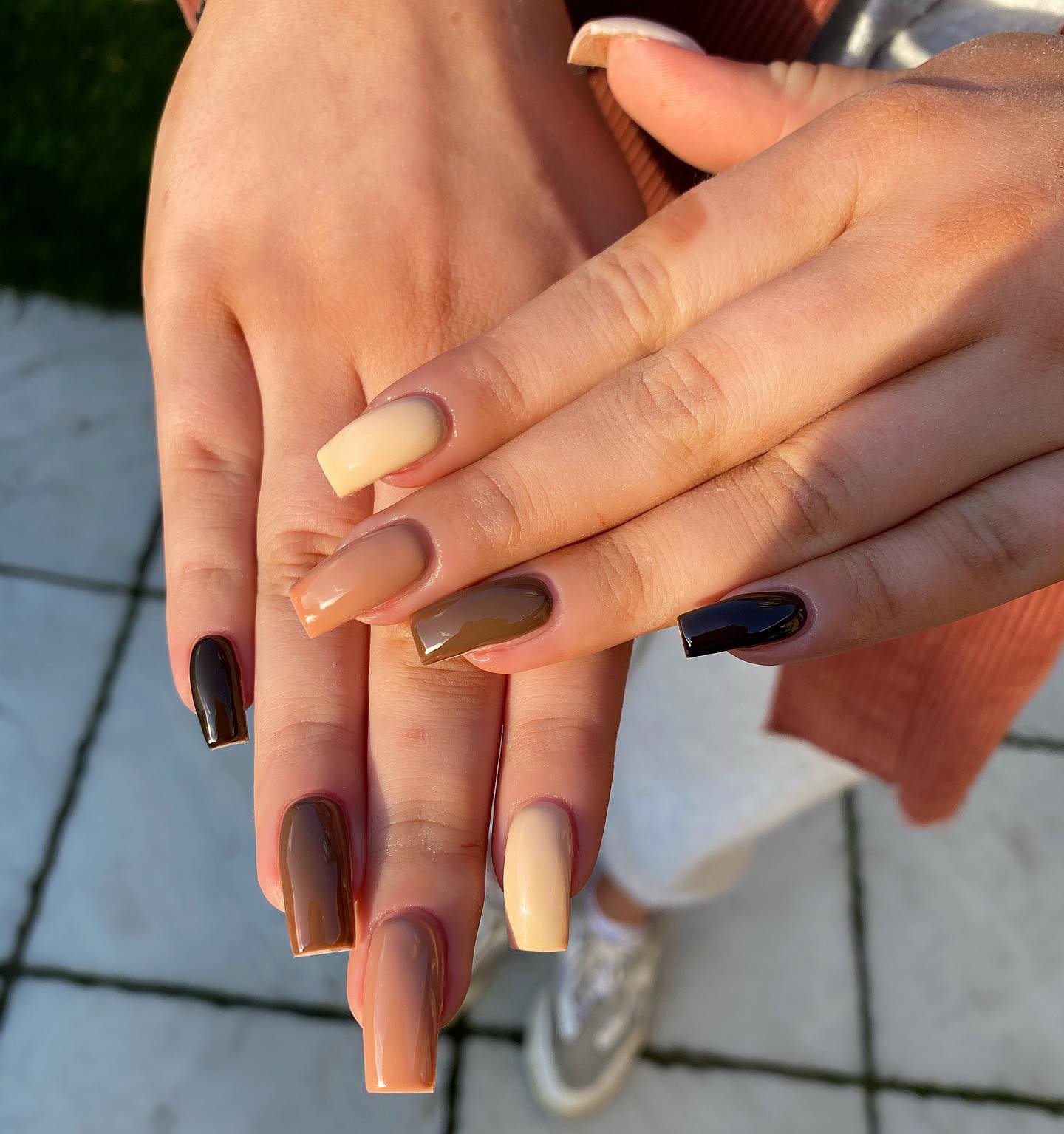 This neutral square nude manicure will look amazing on women who enjoy elegant nails, as well as women who can’t make up their minds when it comes to the perfect shade of nude.