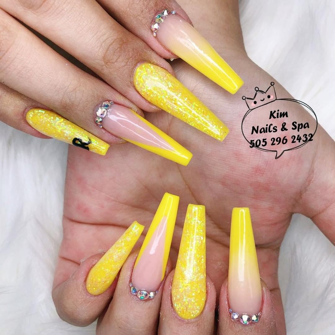 Yellow stiletto acrylics such as these will look amazing on younger women who enjoy party-inspired ideas.
