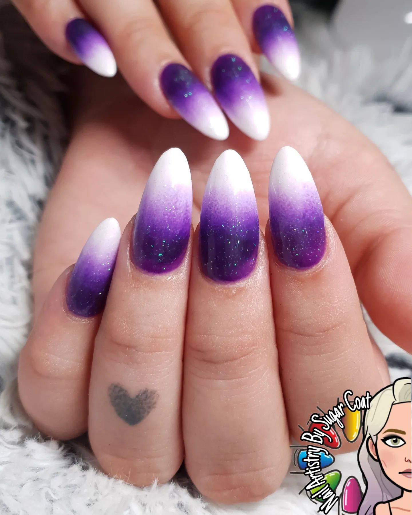 Purple and white can be fun colors to pair together. If you fancy mystical shades and you’re a fan of experimenting with your nails why not get this mani?