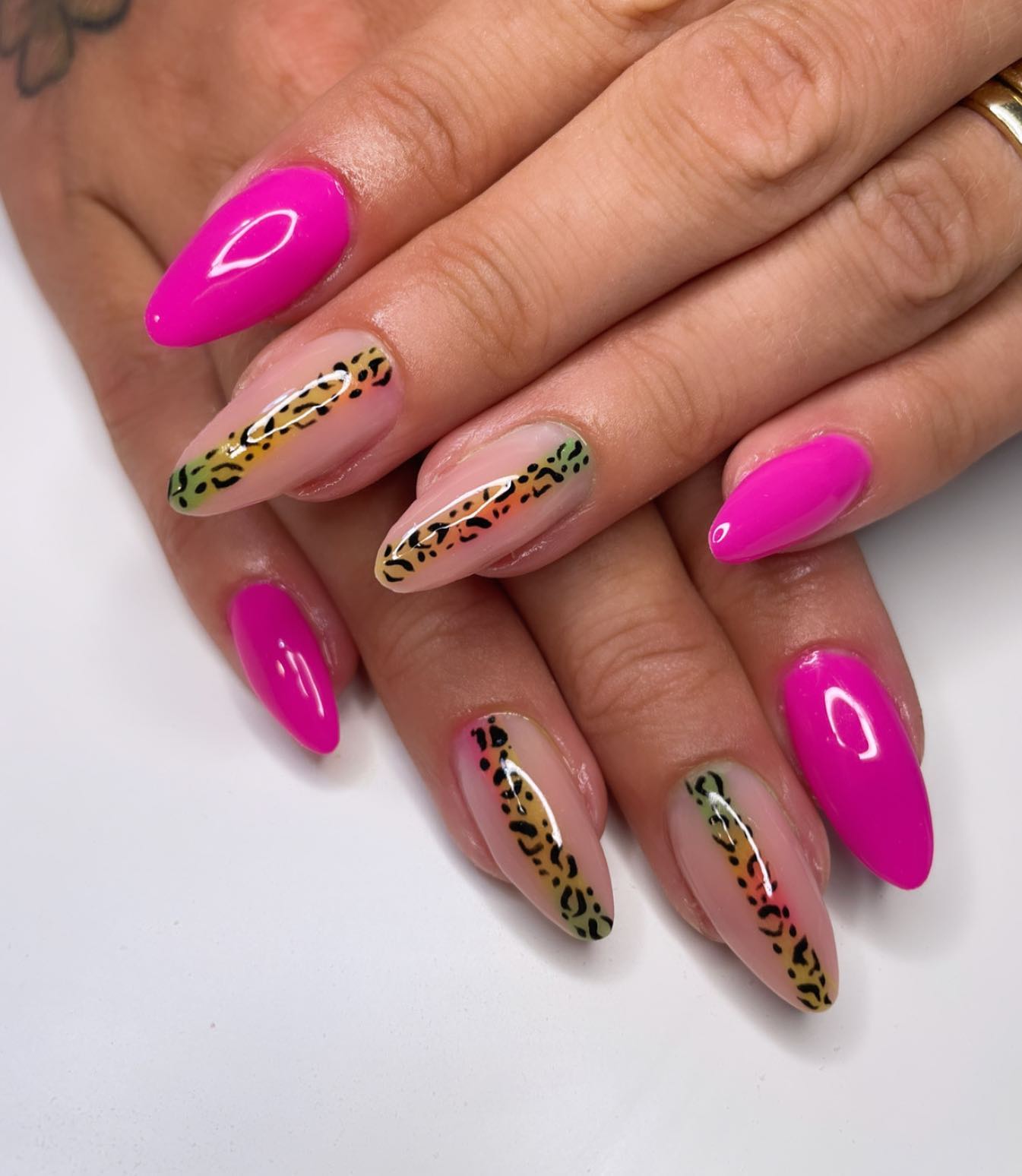 Oval pink nails and this nail art are so magical, don’t you agree? These will work and look so well for the prom or any formal dance that you may have.