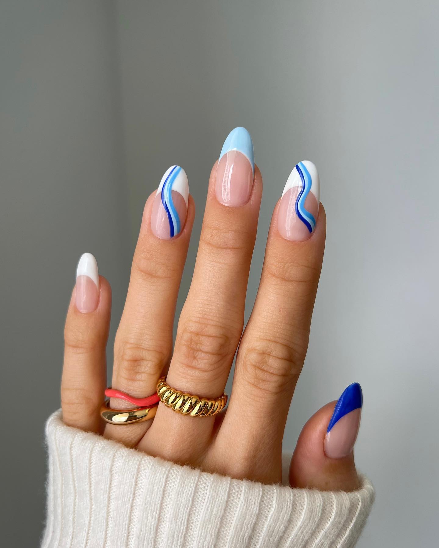 A simple pop of blue in a form of nail art is for women who like elegant nails, but with that ultimate wave/summer shade.