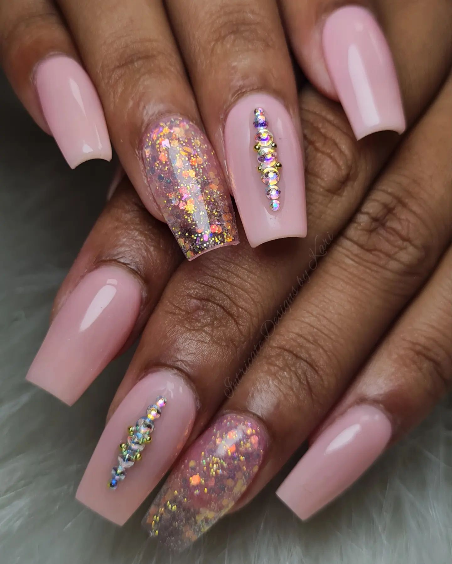 Pink glitter and these gemstones will look feminine and sexy. The manicure itself is perfect for formal moments.