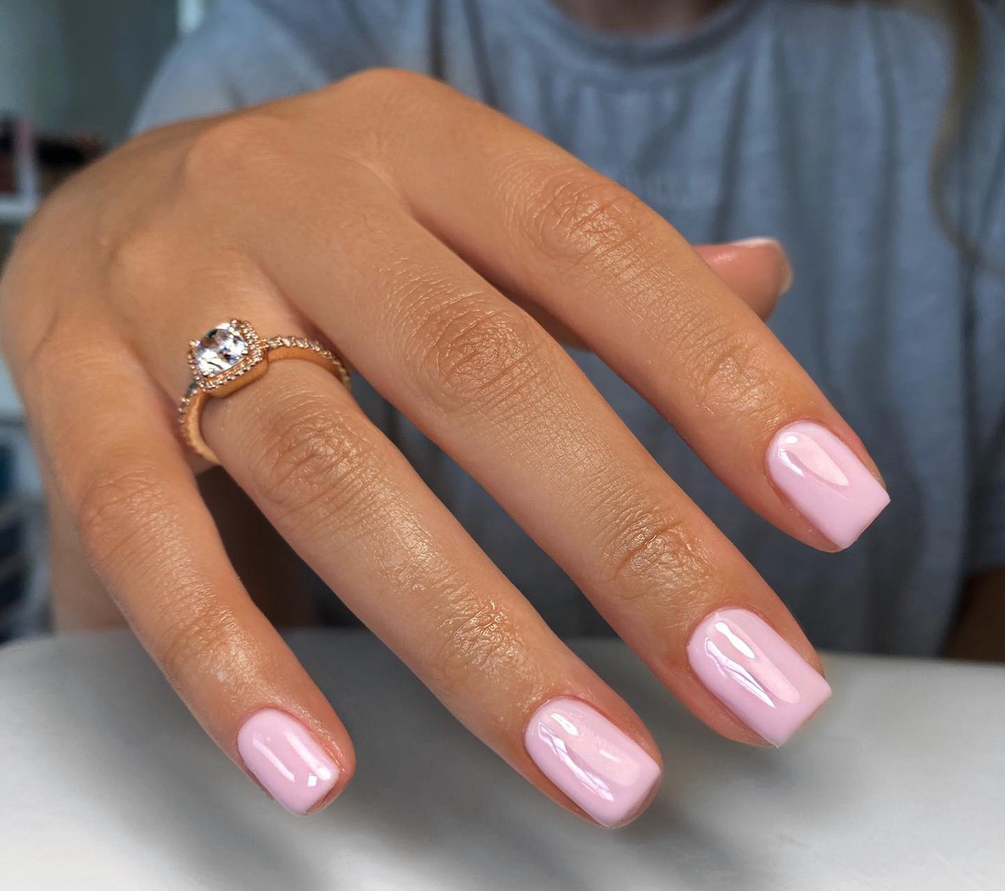 Subtle pink nails and this shape will look feminine and elegant!