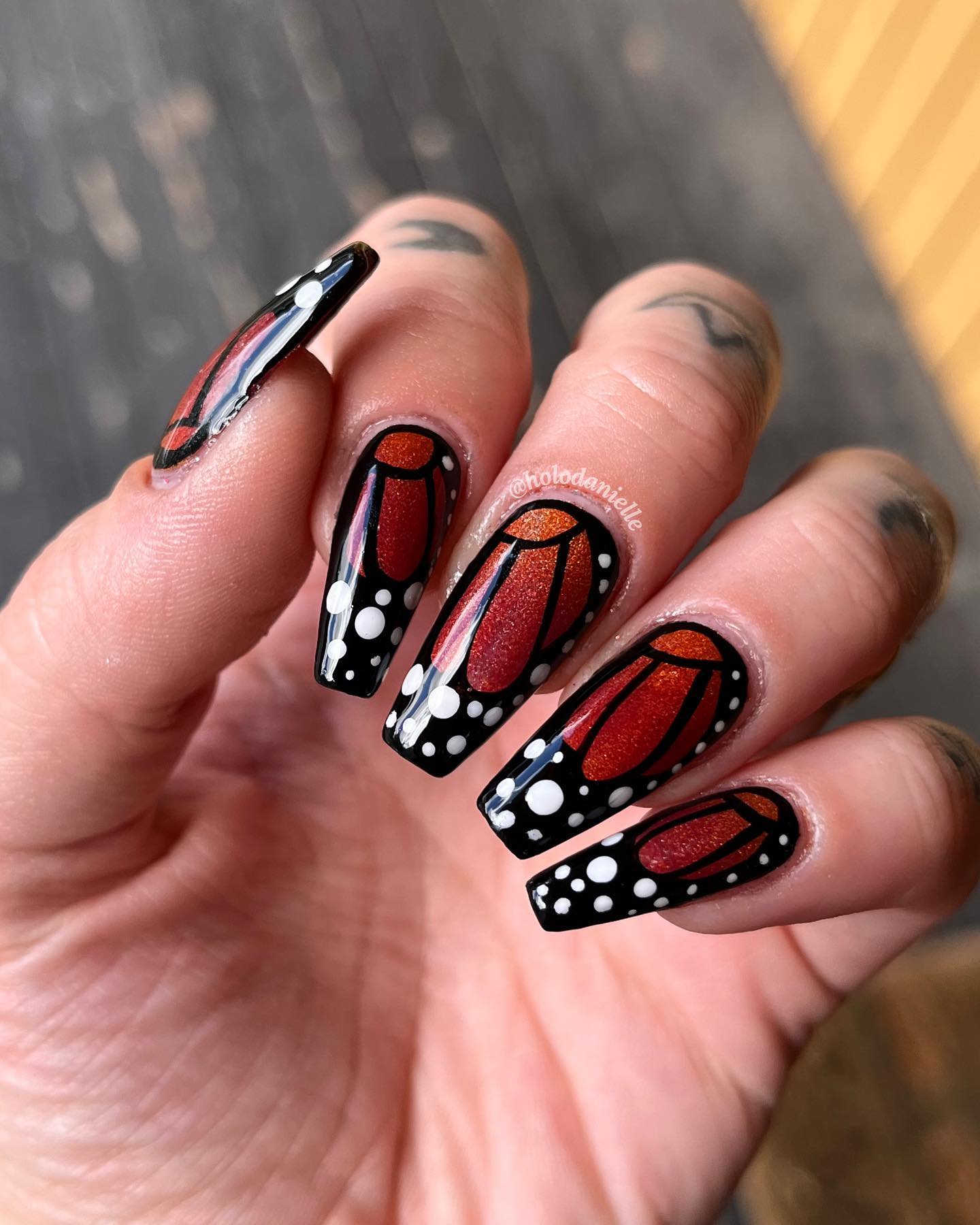 For those who want to have a big size of a butterfly, this nail design is for you. You can have the fullest butterfly feeling with this mani.