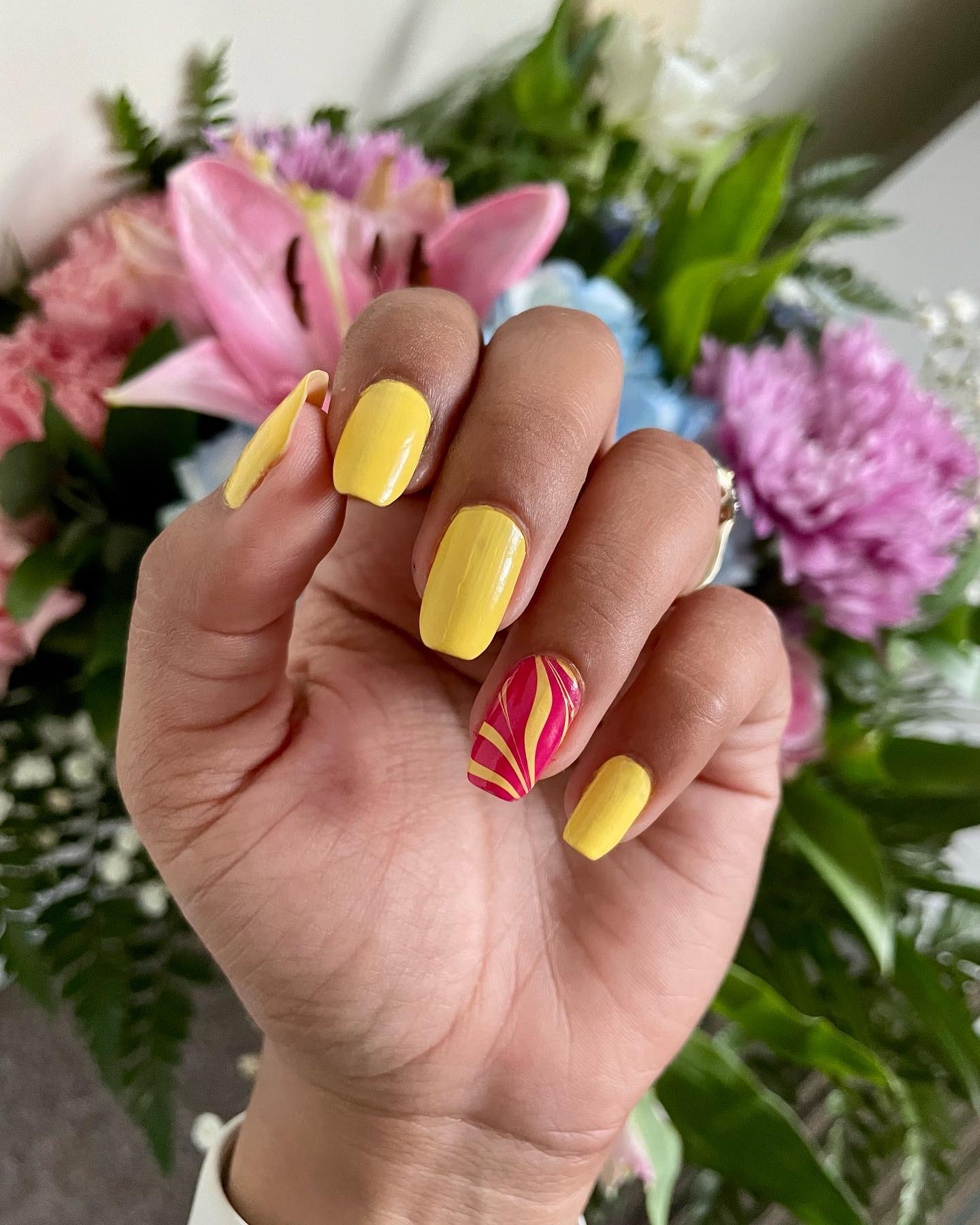Just look at how yellow and pink go well together. The accent nail looks amazing with all of its water marble style.