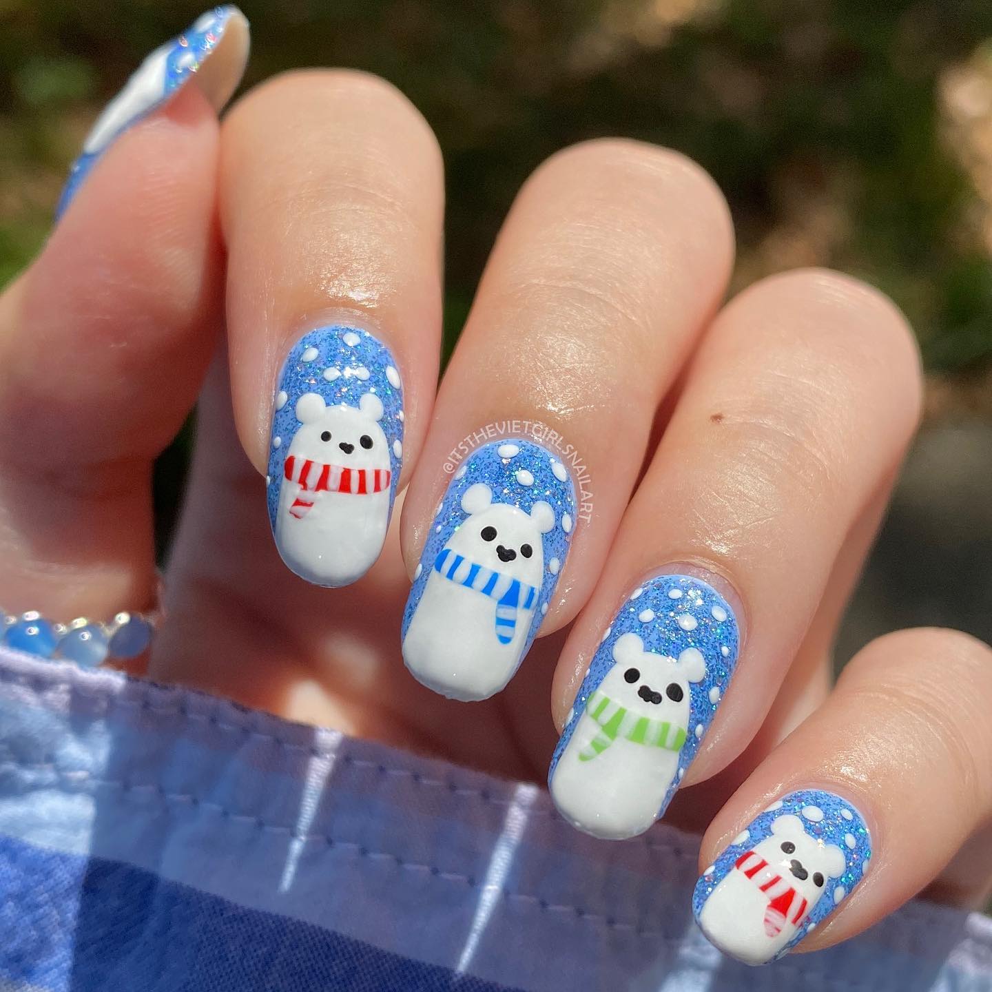 When we say winter, one of the things that come to our minds is polar bears! Here is a cute polar bear nail art.
