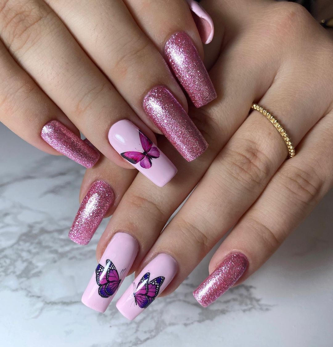 Pink butterflies are quite aesthetic, aren't they? If you agree with us, you can put some flying butterflies on your pink based look.