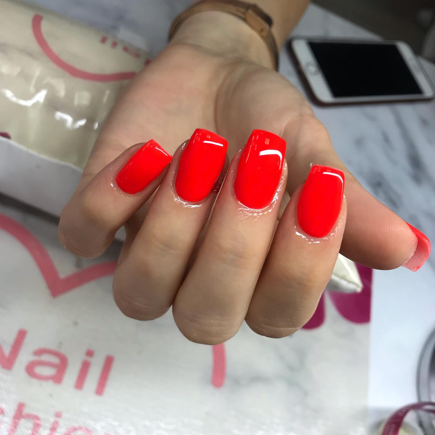 Super shiny and bright red... Isn't it a great choice for summertime?