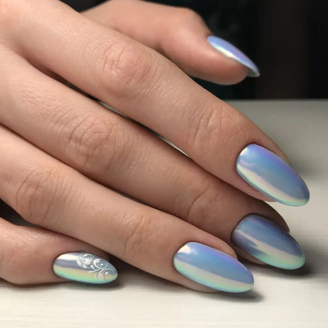 It's all about luxe-looking polish and shine. Yes, I'm talking about the metallic nail polish. How about applying a light blue metallic nail polish?