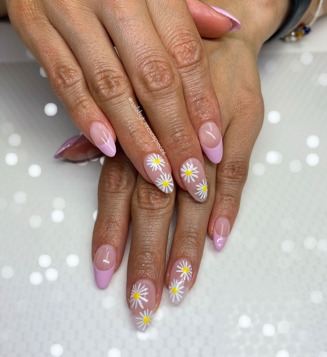 Flower lovers, here is a great accent nail design for you. Mixing daisy accent nails with lilac french tips is a good idea!