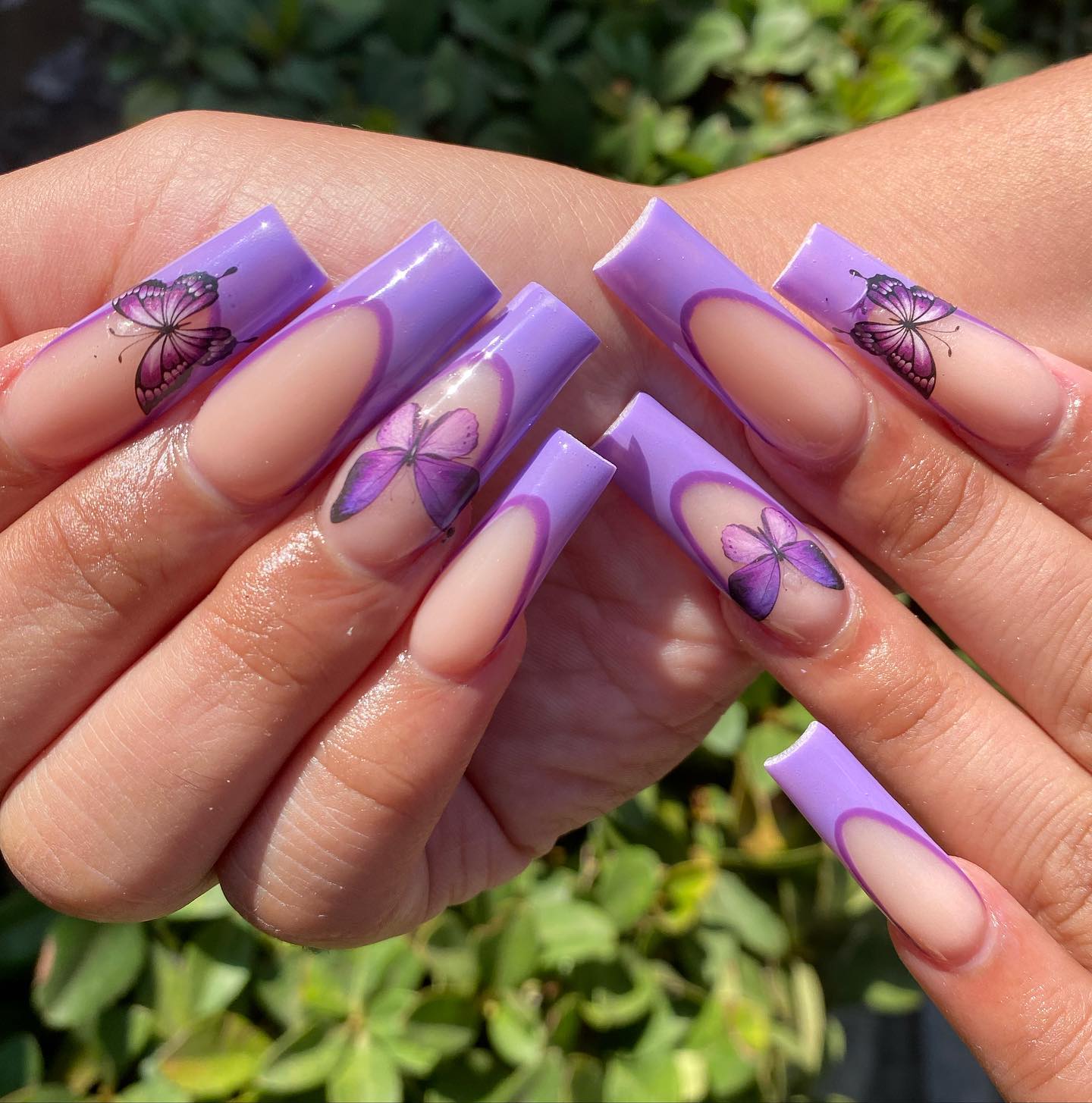 How cute are these purple butterfly nails? Wearing a purple color like the one above matches with butterflies very well.