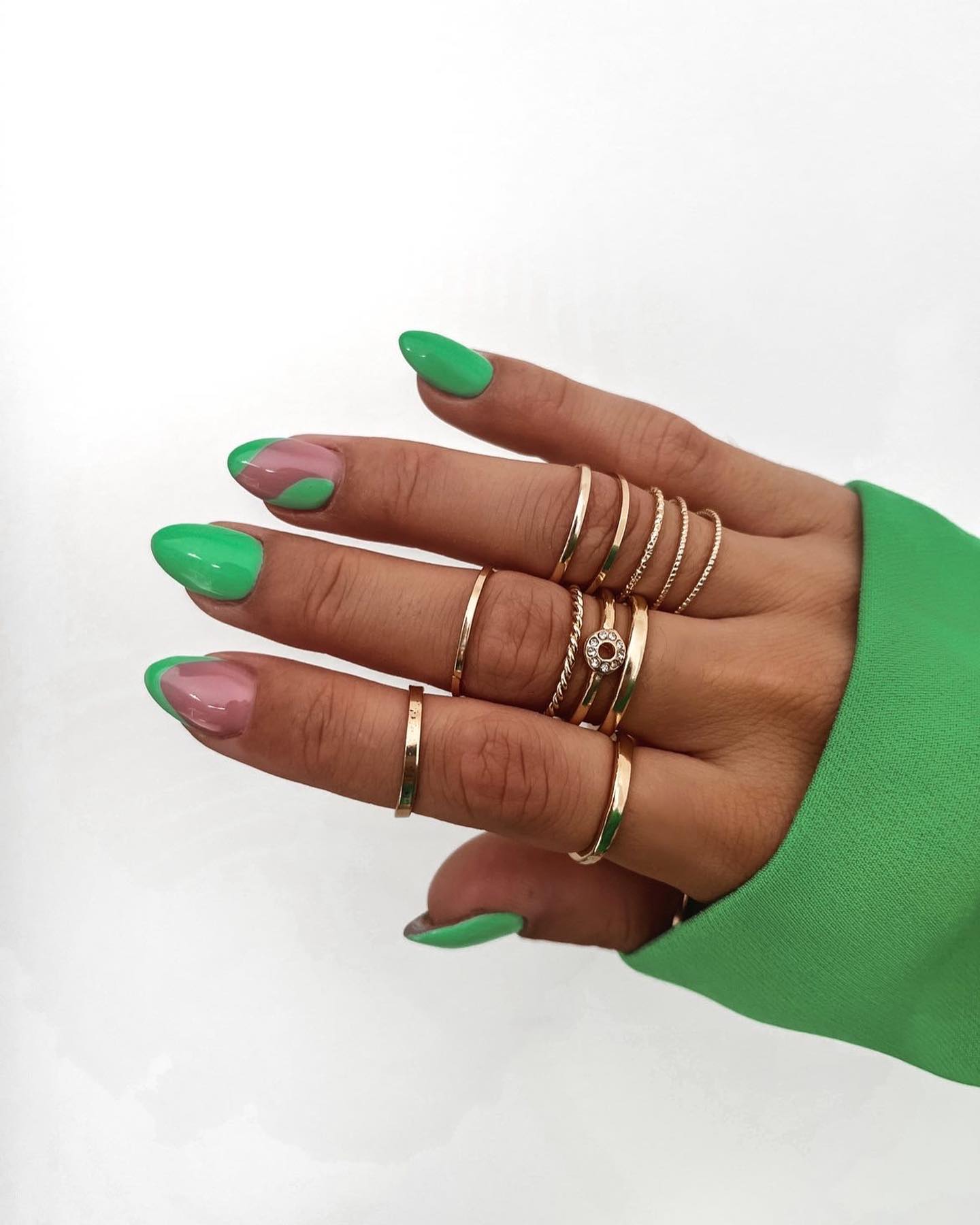 It's just super easy to get this chic look with your almond green nails. Want to try this green nail art to rock?