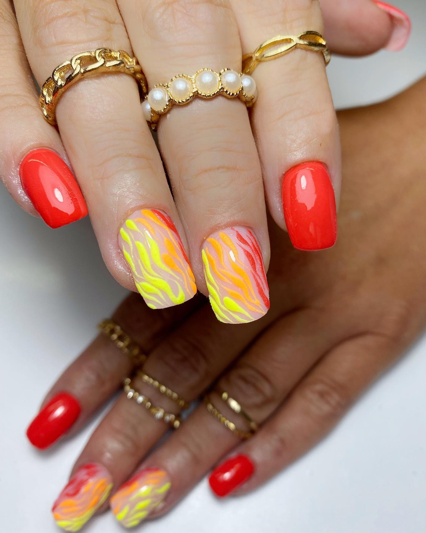 What are the colors of fire? Red, orange and a little bit of yellow. Why not combine all of them on your nails? Show everyone that you are on fire.