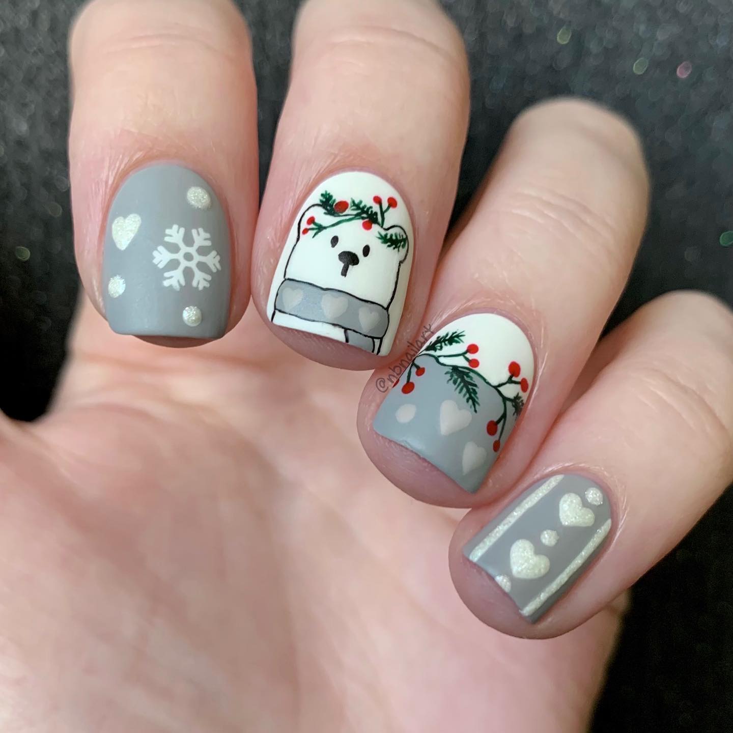 A polar bear with winter fruit tree braches on top of its head, snowflakes and shiny hearts will take your nails to a whole new level.