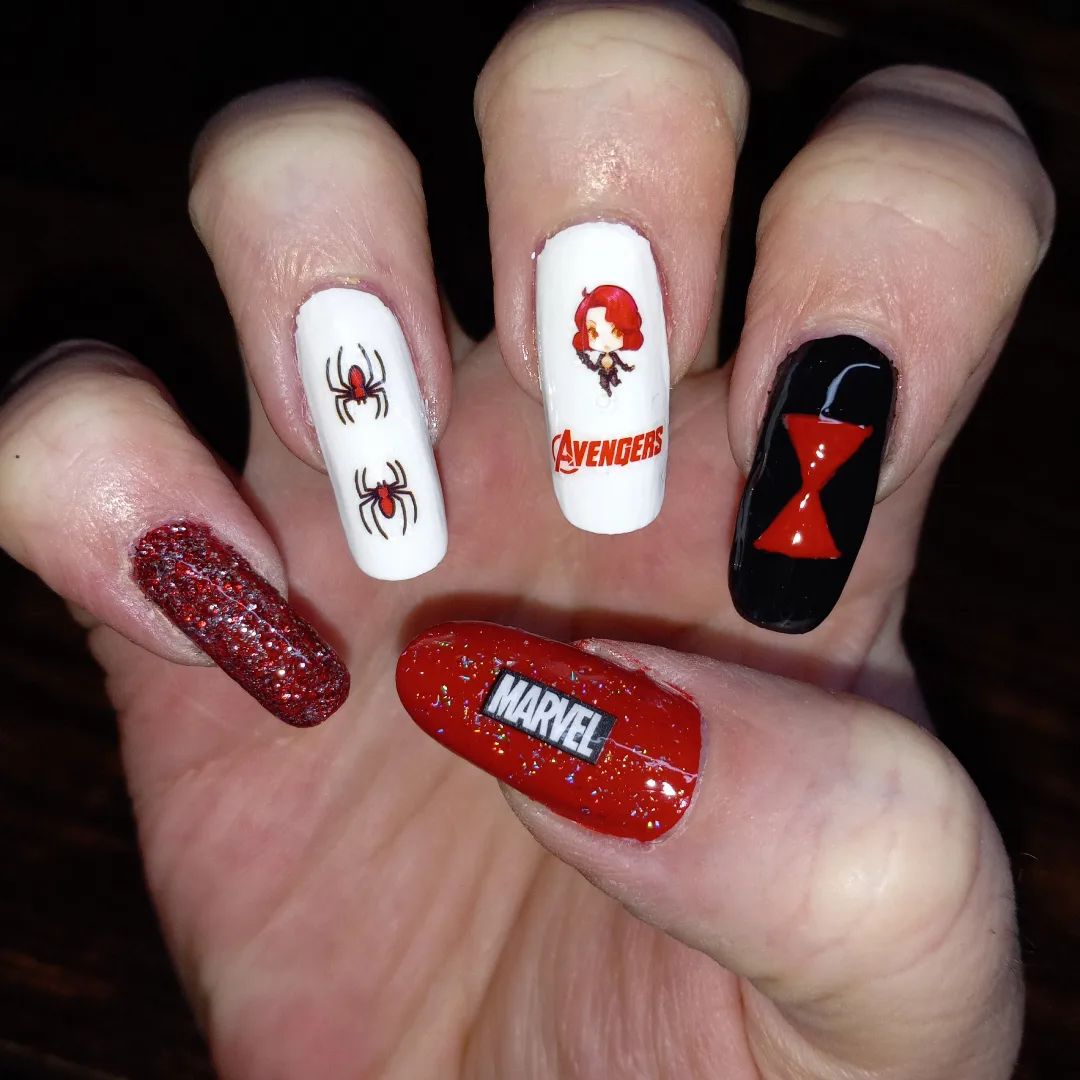  Who doesn't like Marvel movies? By combining red, black and white nail polish with some figures or characters from Marvel, you can show everyone that you love them.