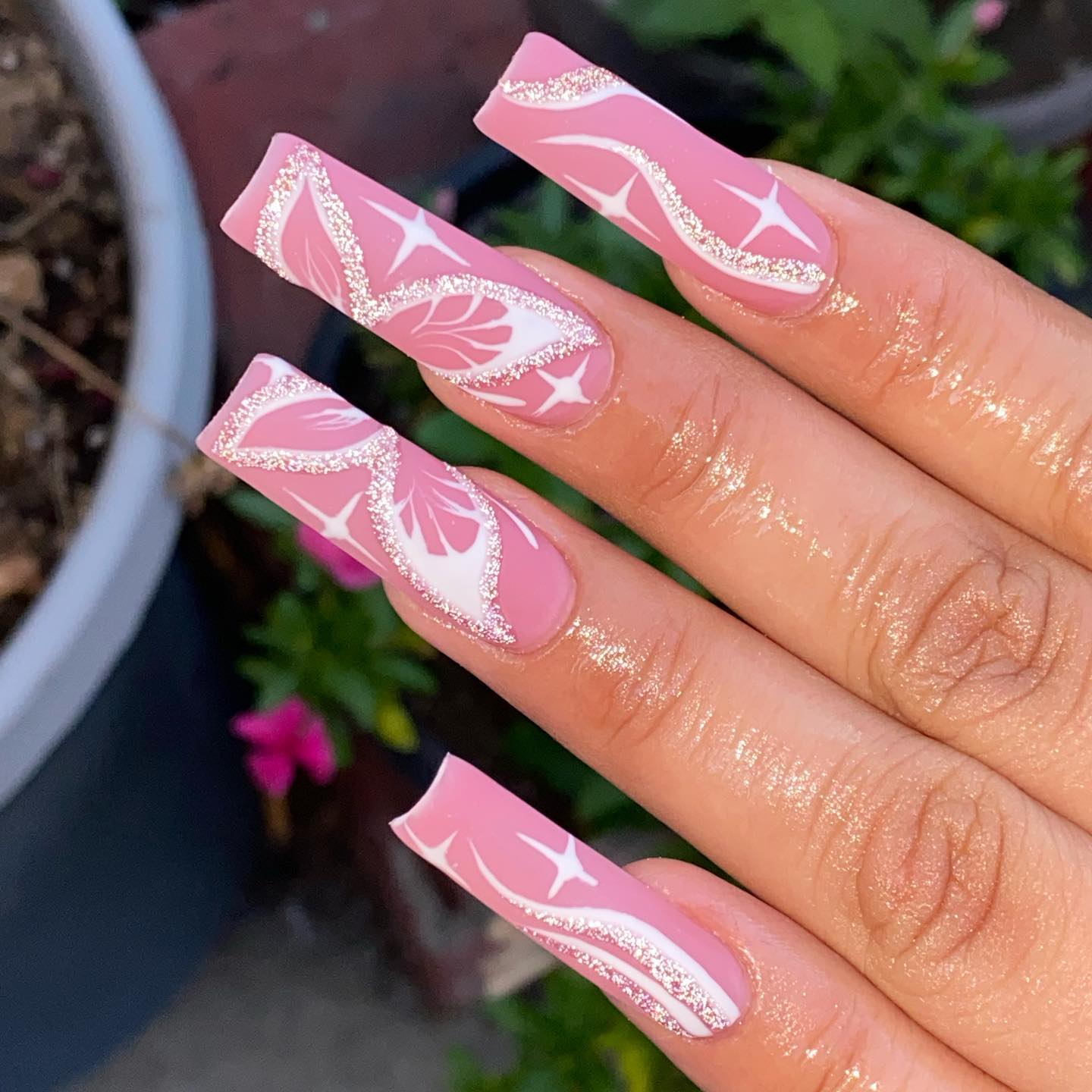 This nail design is for those who doesn't like ordinary or normal nails. You can create the image of butterfly with silvery lines.