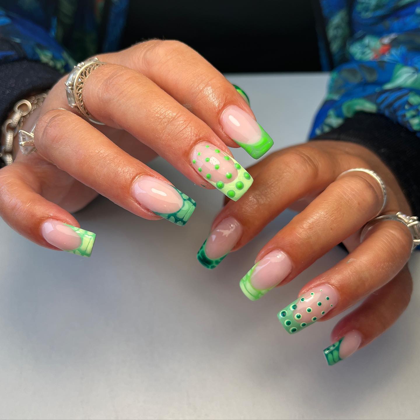 Some dots and lines are enough to give a different look to your green french tips. It is a perfect choice for summer days.