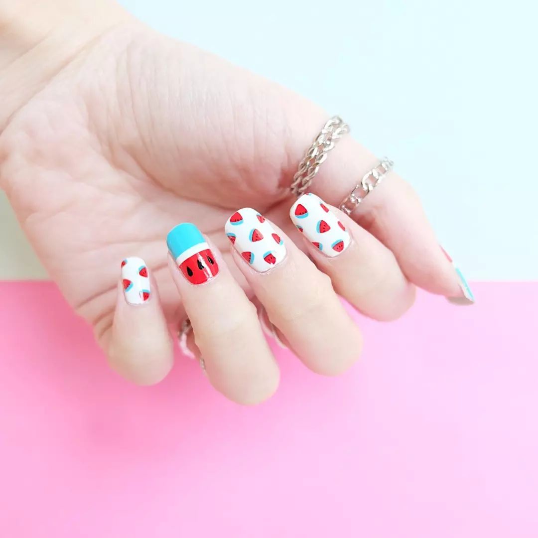 We see watermelons everywhere, right? They look so cute, so why don't you show their beauty in your nails?