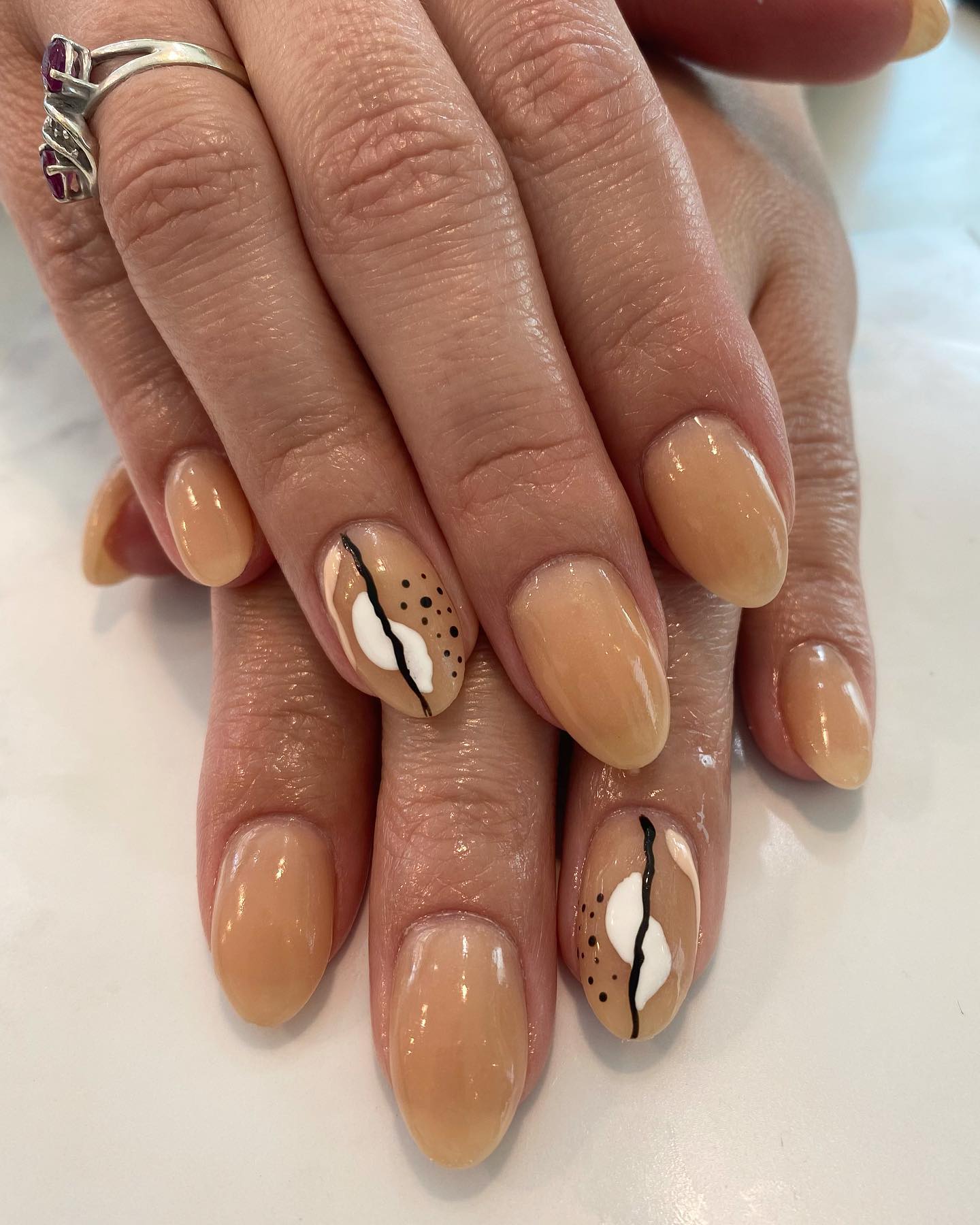 How about wearing some abstract forms as accent nails to take your nude nails to a new level? Just go for it.