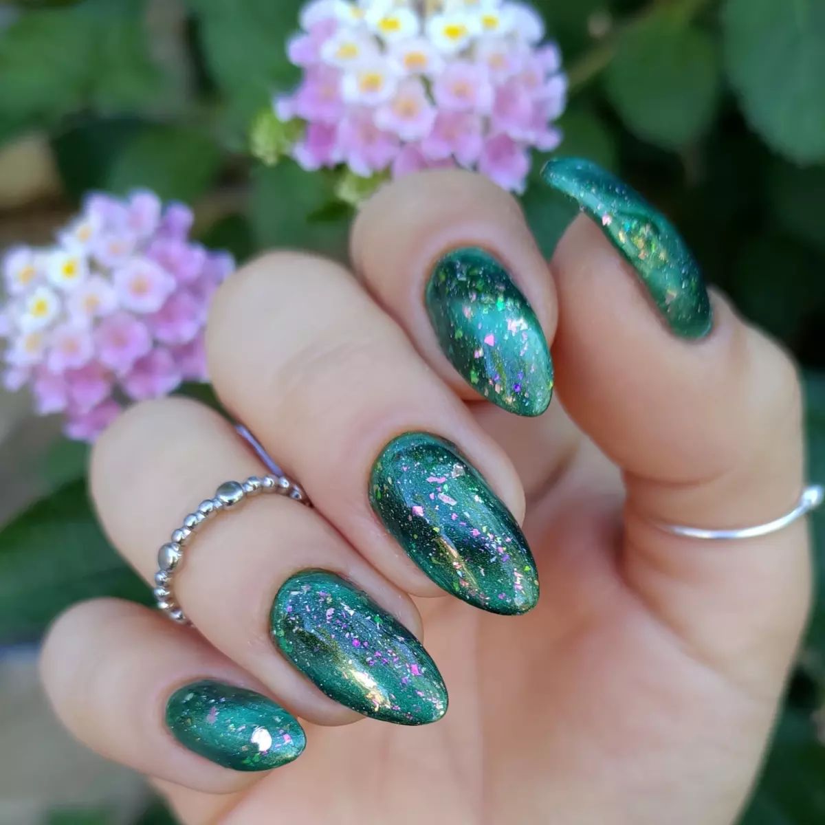 This green chrome looks amazing with all glitters on it. It can be easy to do with some specific glitters or your nail arts can do it easily.