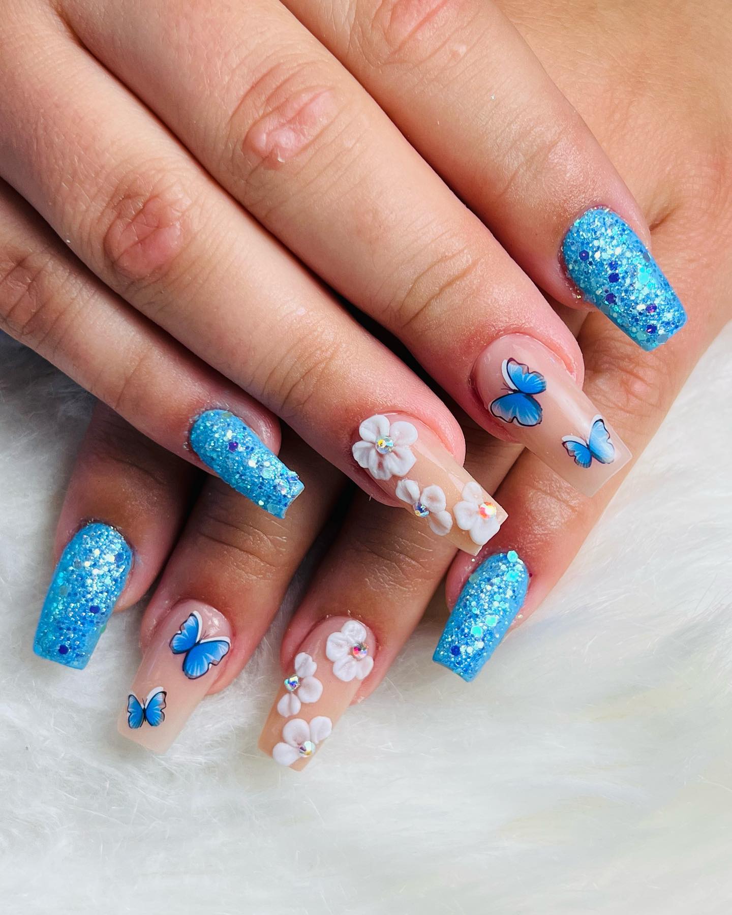 Why not having detailed nails? Shiny blue nails, nude nail polish with some flowers and blue butterflies on it are gorgeous.