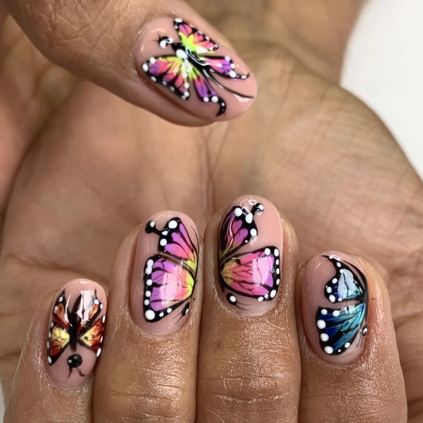 Butterflies are beautiful animals that come in all different colors. You can show their perfection on your nails like the one above.