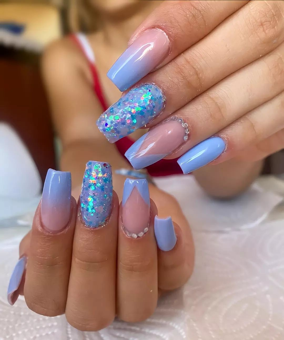 Those who want to use different nail designs for each nails should definitely give this nail style a shot. You will look amazing.
