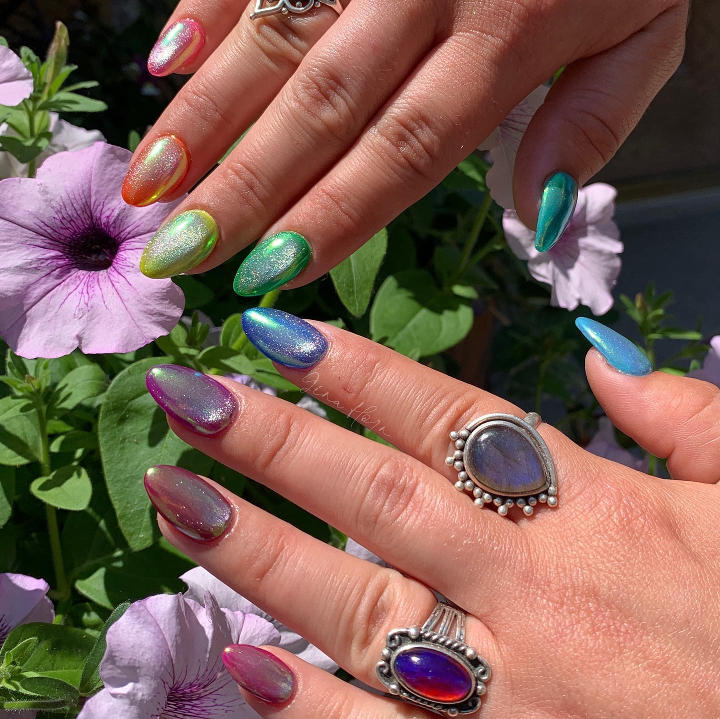 Do you like a variety of colors? For you aurora nails, you can combine different colors to make your nails rock. Especially summer colors look perfect.