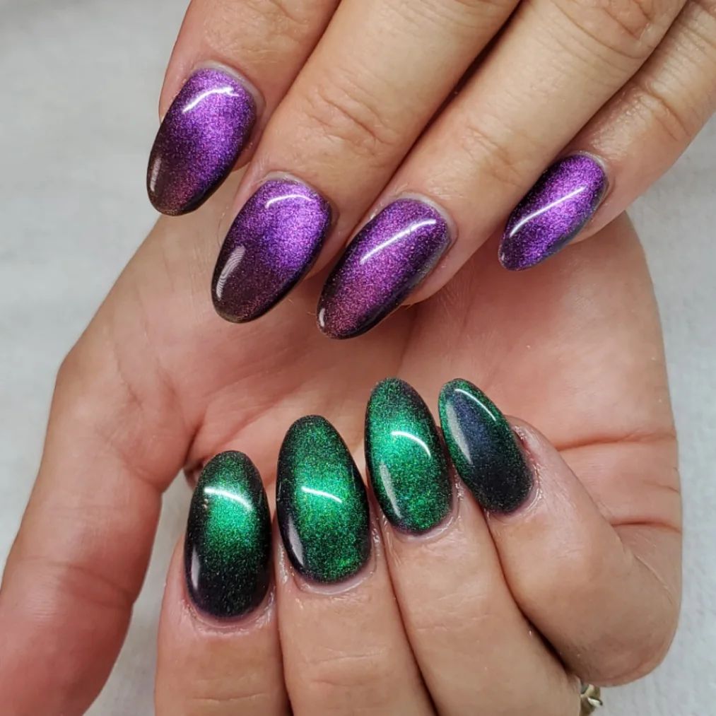 Auroras are super magical light displays and they form magical light colors. Green and purple are great examples of it. Why don't you show a perfect aurora on your nails?