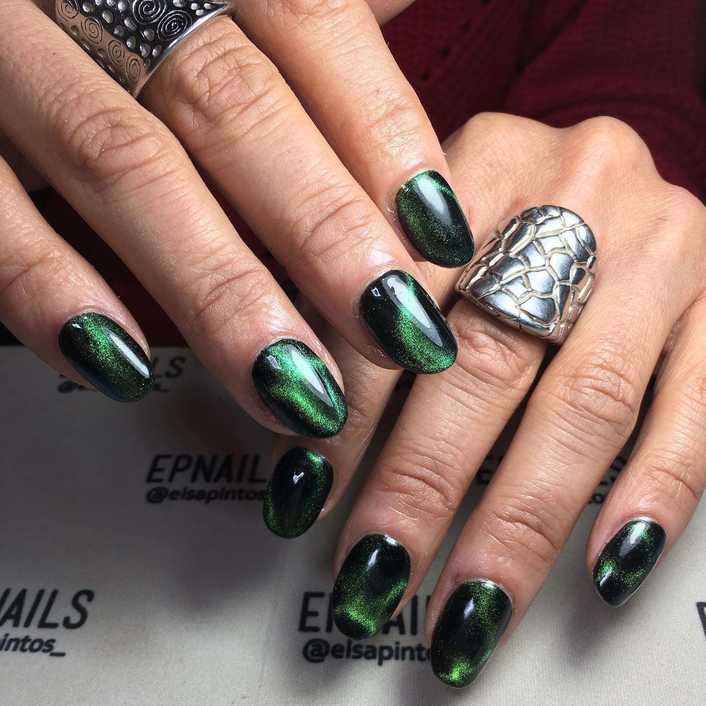 You will be on fire with these nails! Green color will make you feel peaceful and energetic.