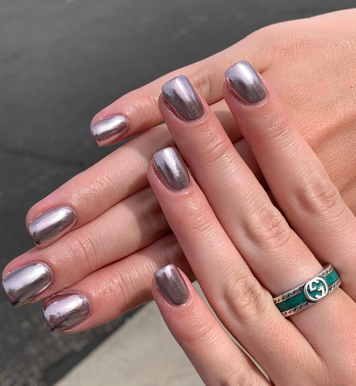 When we talk about chromes, one of the best colors is silver for sure. With a short square mani, you will look amazing.