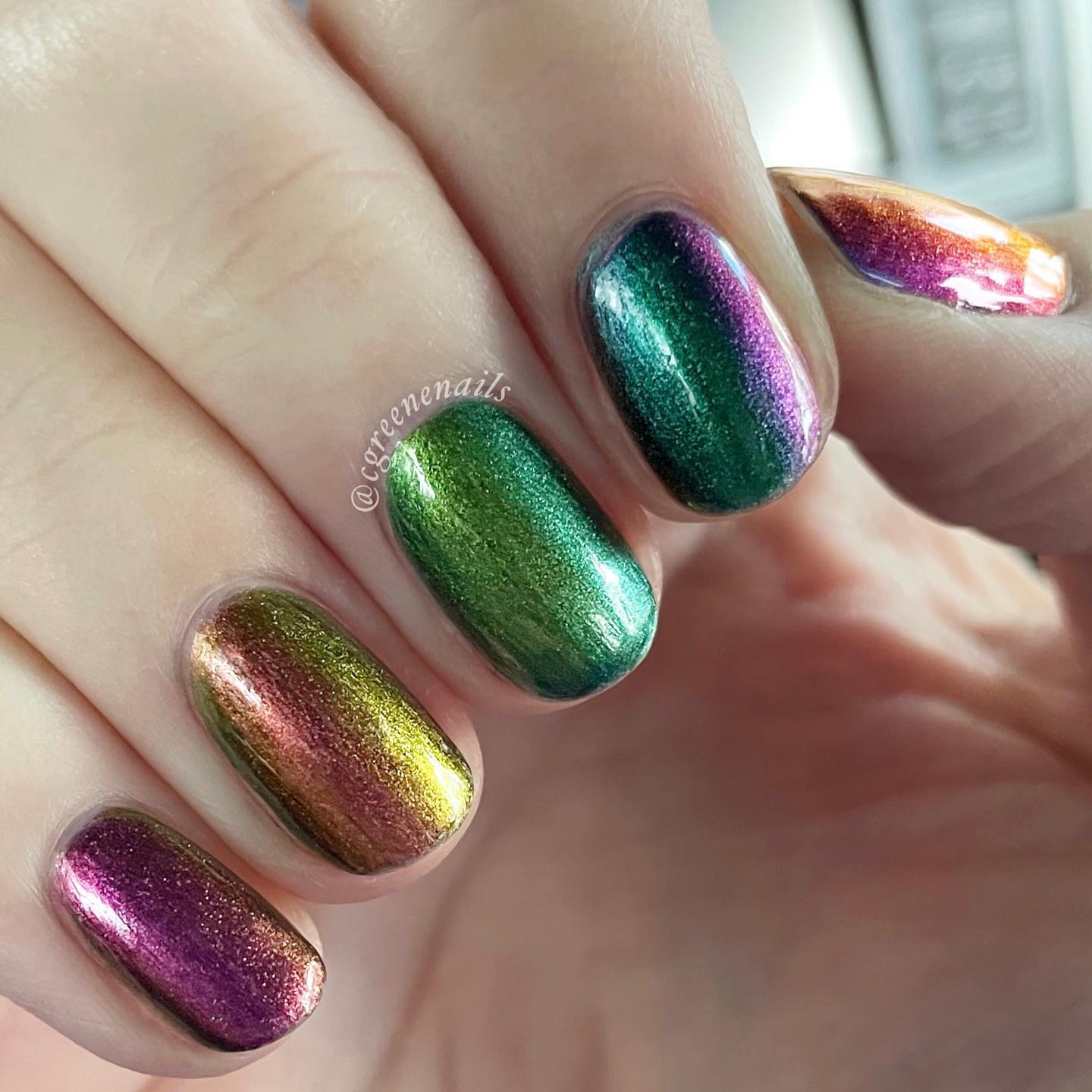 An absolute dream to apply! Multichrome nail design is for those who can't decide which color to wear.