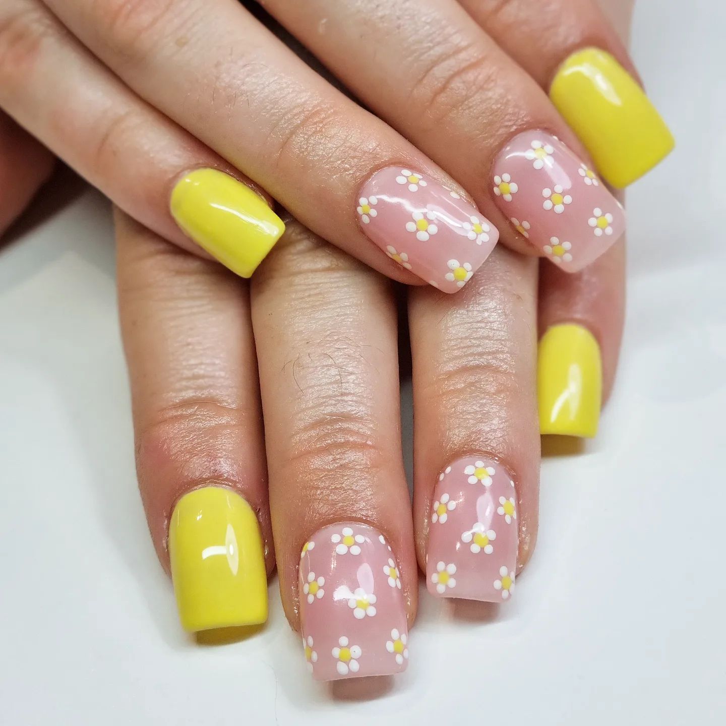 A bright and shiny yellow nail polish is enough to match beautiful white daisies with. Try this nail design out.