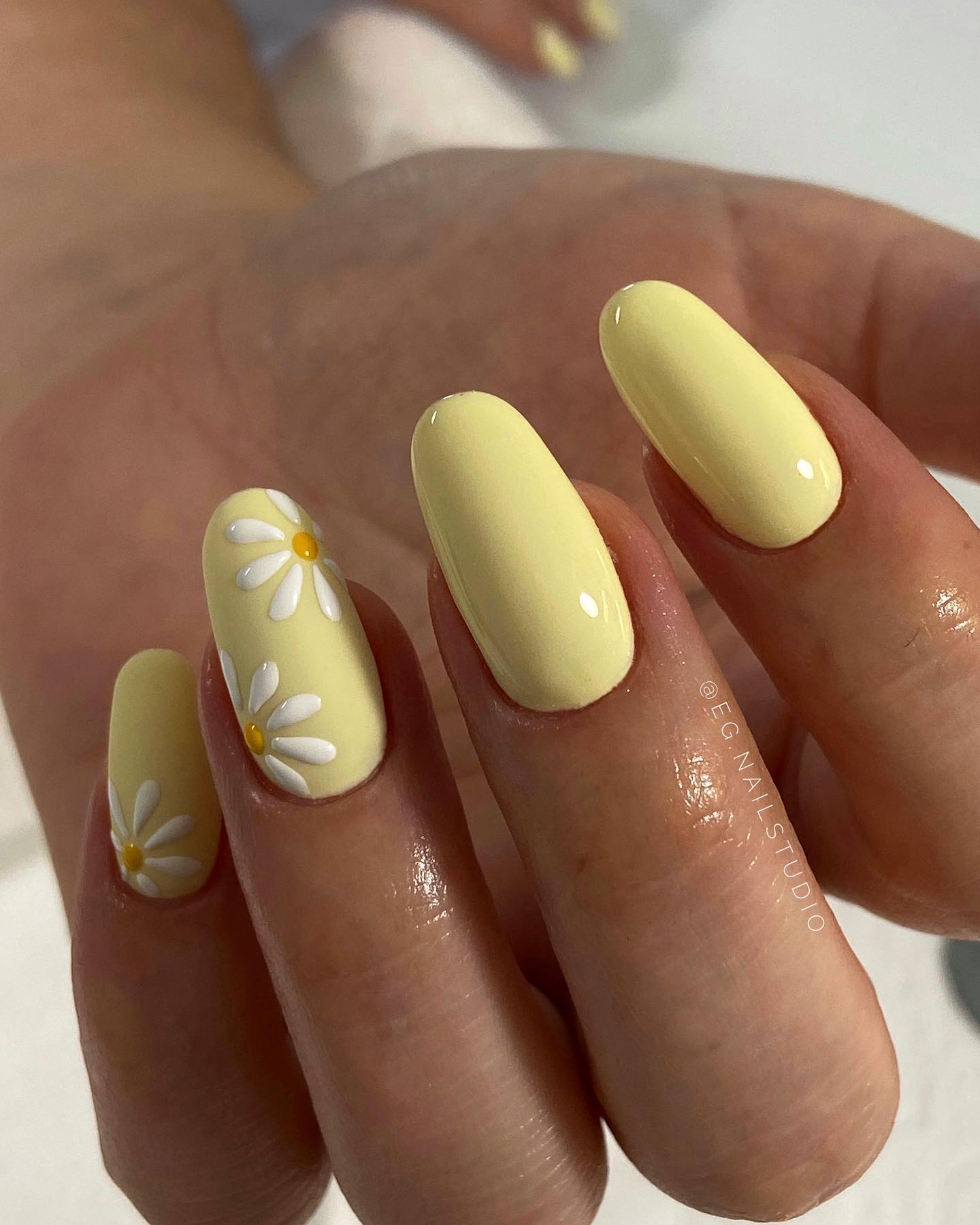 If bright and shiny yellow nail polish is not for you, why don't you try pastel yellow? To make it more positive, you can draw cute daisies.