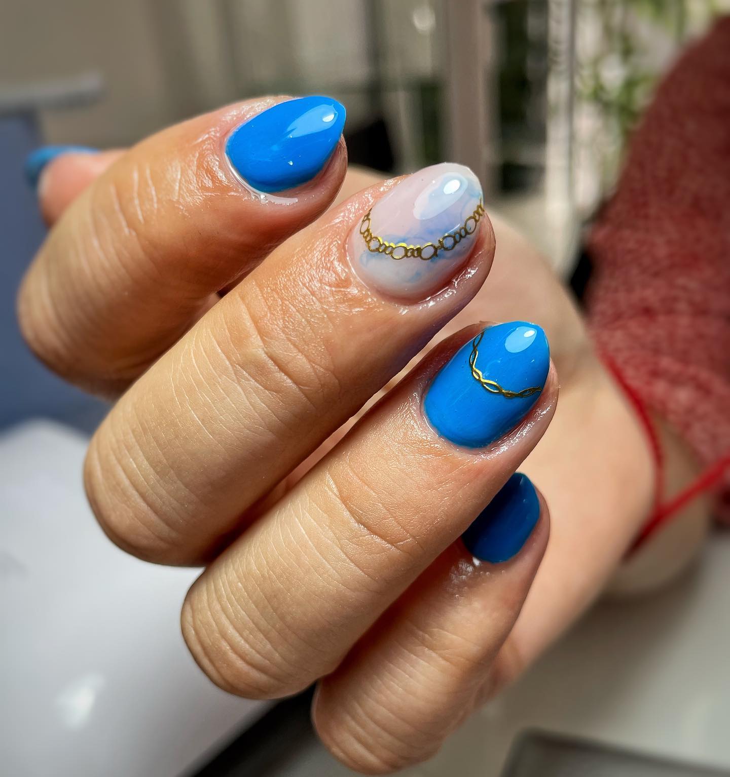 We listed some neon blue nail ideas but this one is really different from others. First, it looks stunning even in short nails and second, these chain-like nail arts give it a great look.