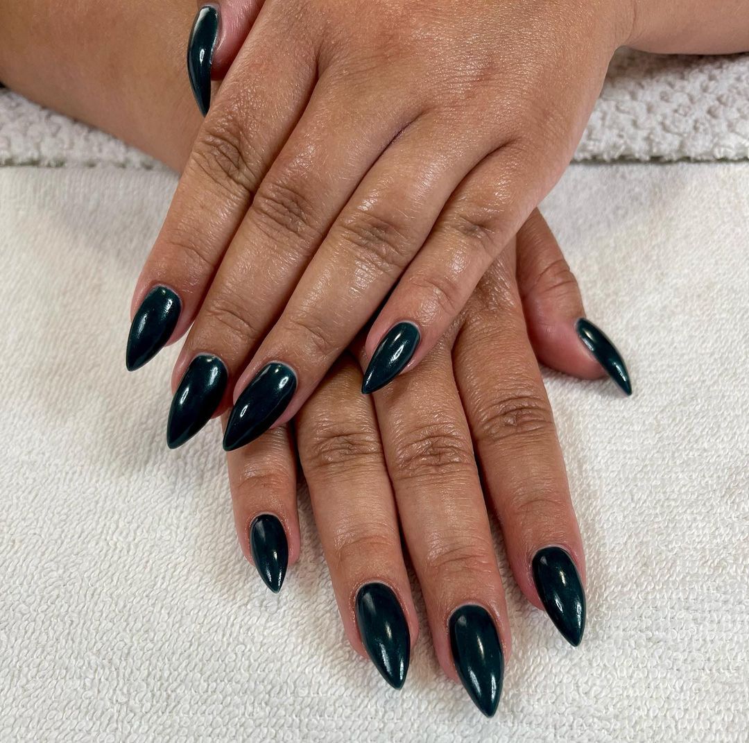 Not a super shiny, not a matte but a matte and shiny nail polish? Hell yes! You will look perfect with these stiletto nails.