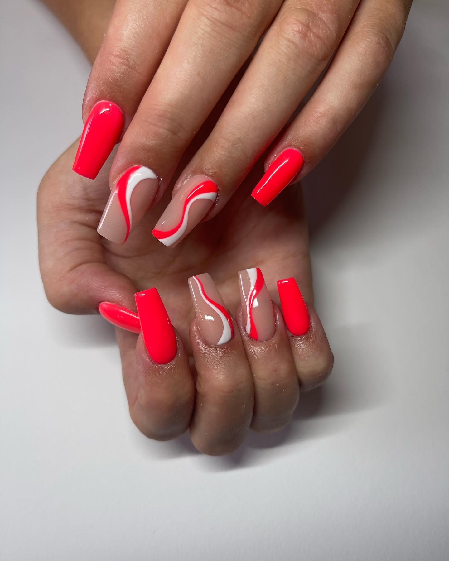 Another beautiful summer nails! Wanna have stunning nails that will make you stand out from the crowd? Give it a shot.