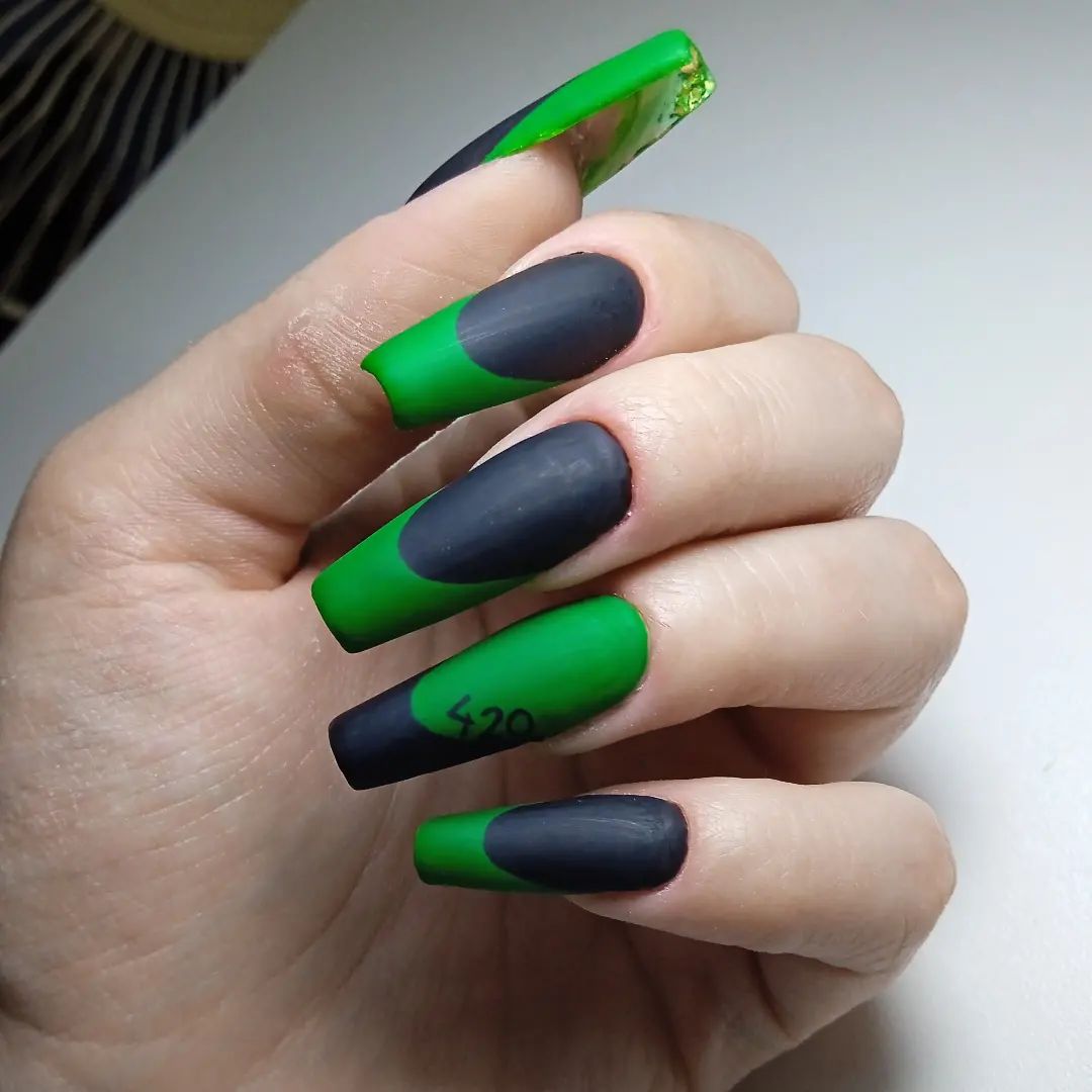 Matte green and black ballerina nails rock! The colors go so well together, and the design is so symmetrical. It's a great look for anyone looking for a subtle way to stand out.