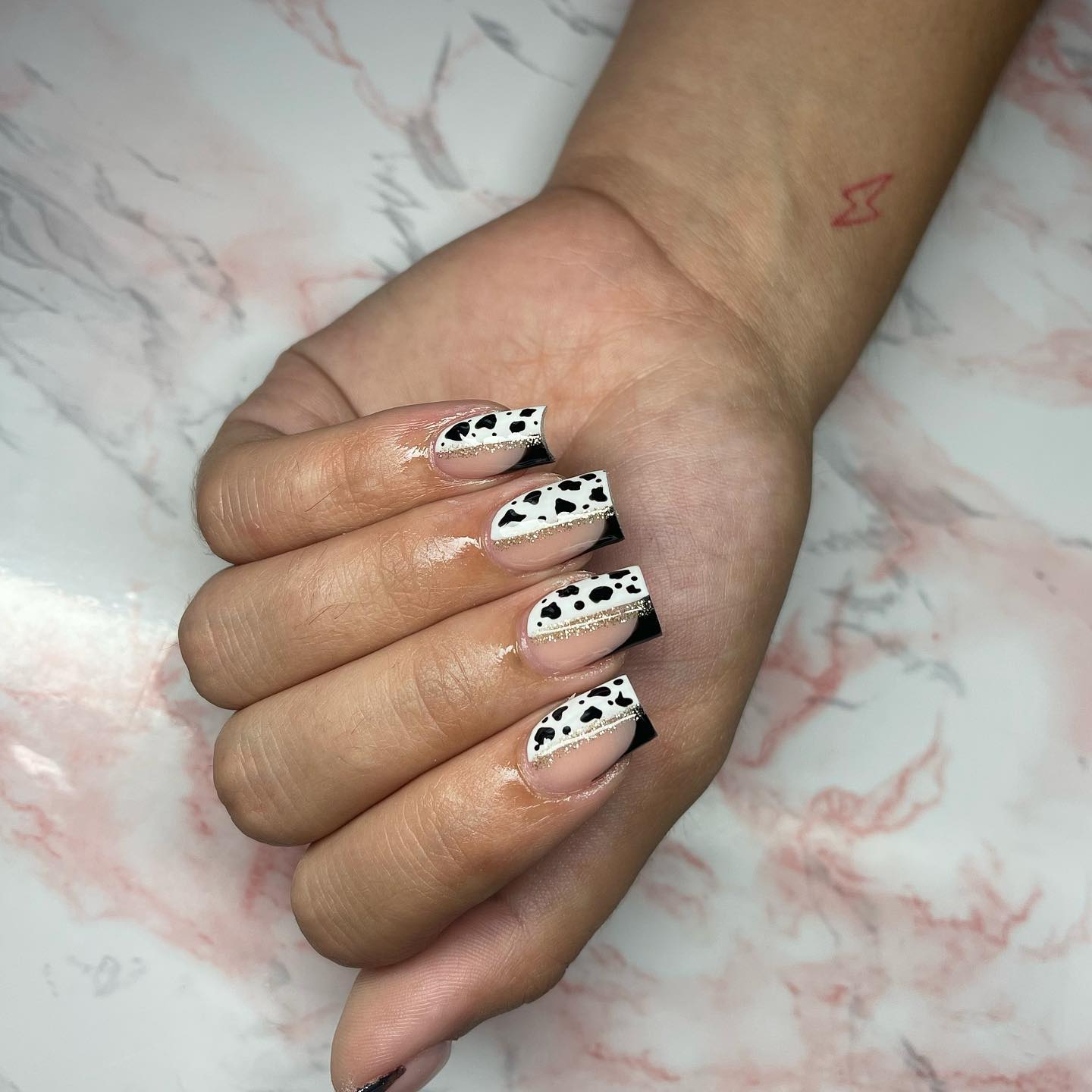 Half black French manicure and half cow print nail art sound crazy, don't they? Let's apply and divide them with a glittered line. To have the perfect balance of cute and classy, give it a shot.