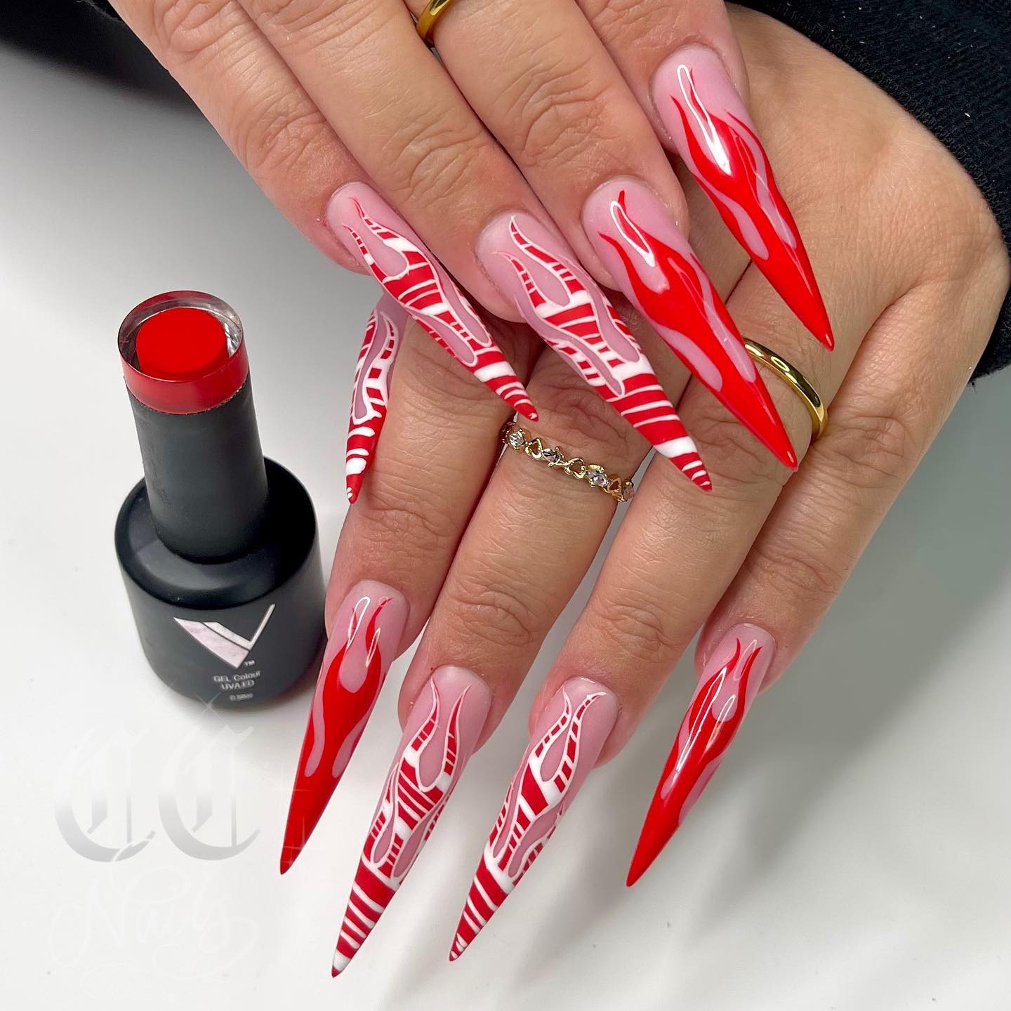 Those who have long nail claws are super cool and it is hard to imagine how it feels like having these nails for some people. To amaze the others, you can do more. Red flames will do that for you.