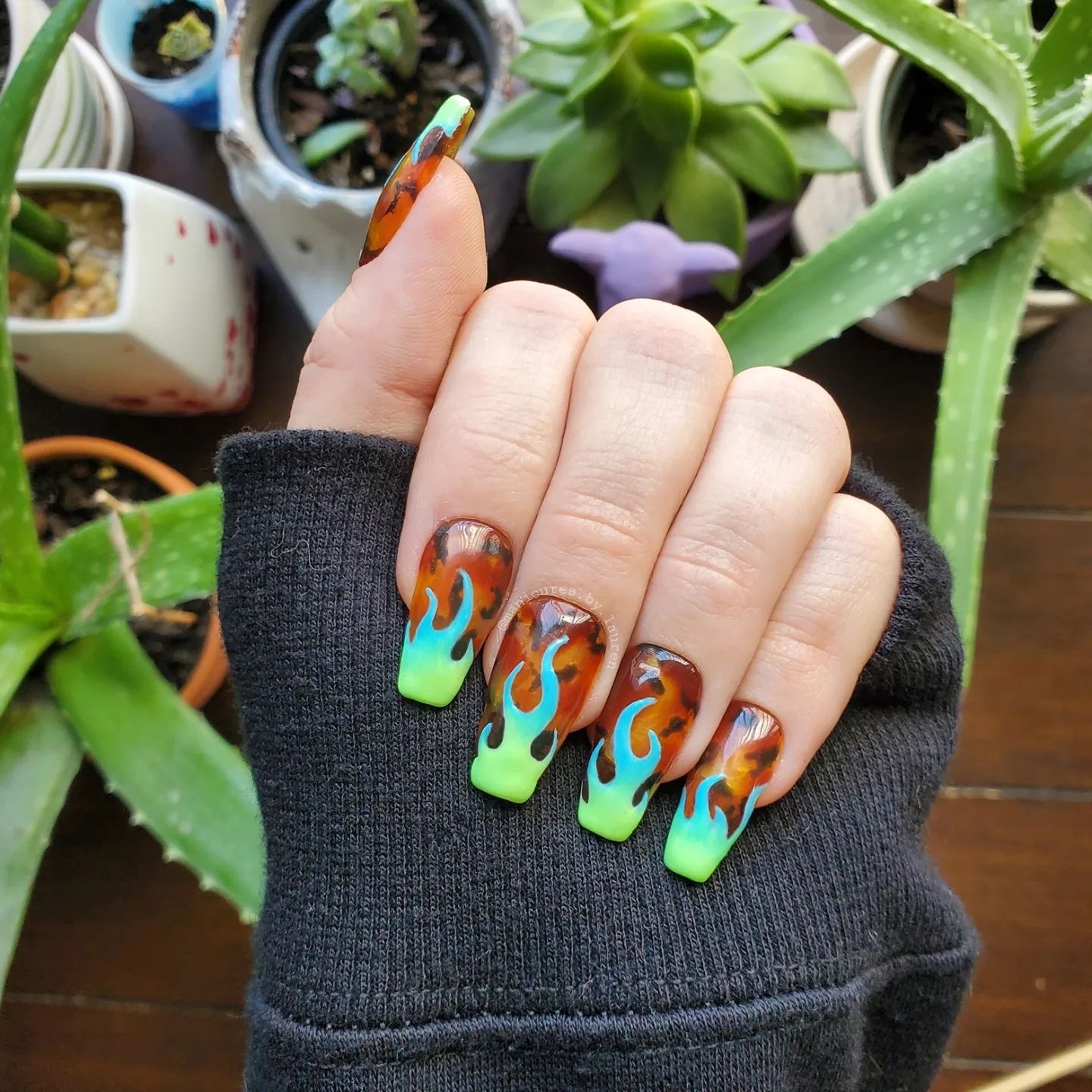  Here is an another amazing tortoiseshell nail idea with flames. This time the color of flames is blue and yellow combo. Your long square nails will achieve a cool look if you apply this nail art.