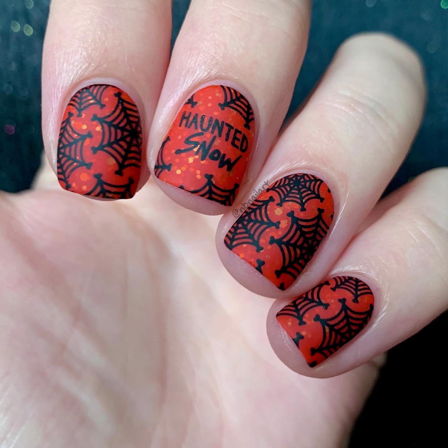 Are you ready for Halloween? To feel the Halloween to the fullest you should have nails like the one above. This new polish color between red and orange go well with the spiderwebs on it. The matte look gives it a bold feeling.