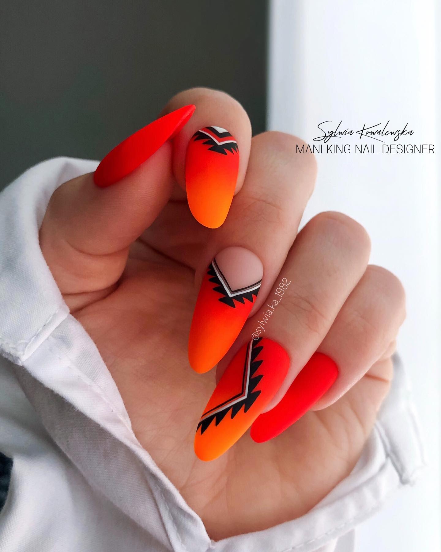 Especially for summer, one of the best nail designs is neon nails. They help you stand out everywhere and every time. Orange is a very strong color, so why don't you get a matte look of this energizing color? Geometrical shapes can give it an extra beauty, too.