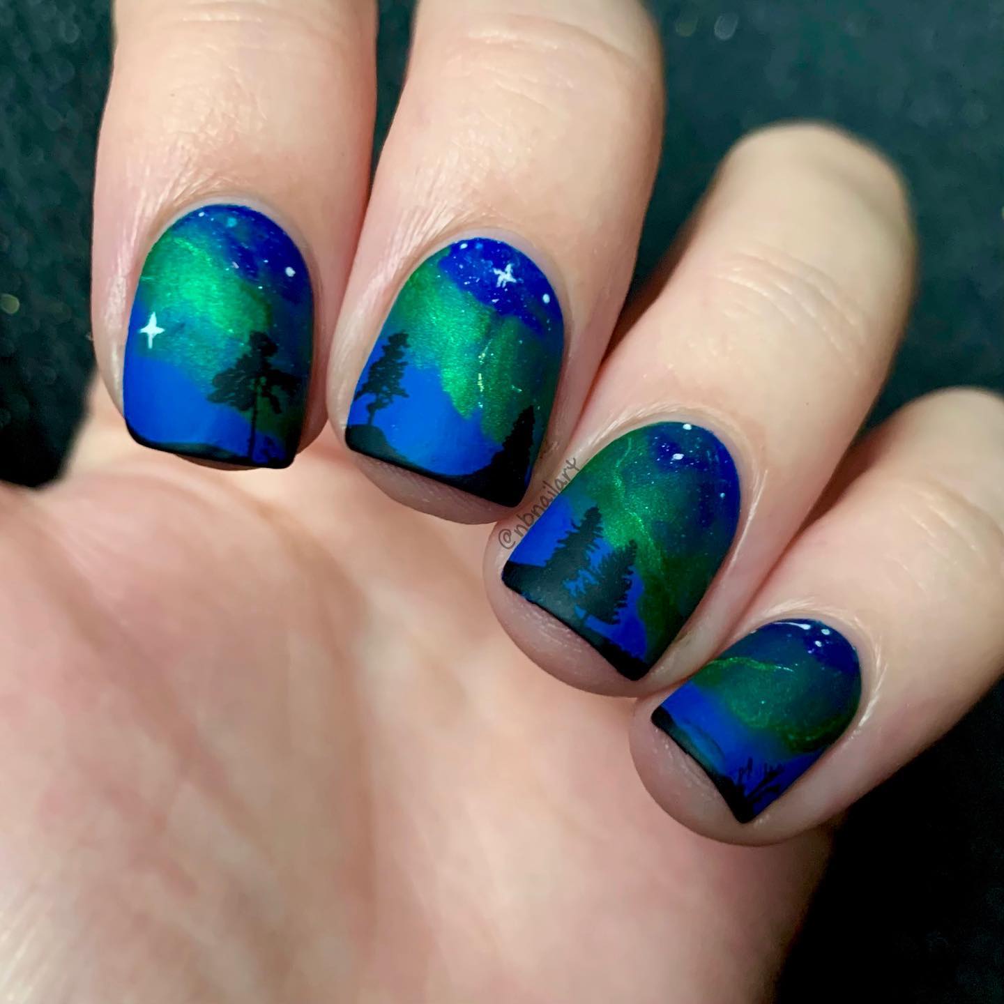 We are sure that watching Northern Lights is on everyone's bucket list. To remind your goals yourself, this matte nail design is perfect for you. Dark blue green and black colors go well together very well and it seems like real.