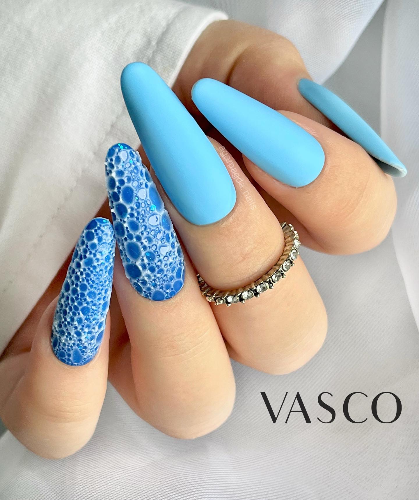 You can wear baby blue color all year long and it is one of the colors that go well with all skin tones. To get the feeling of tranquility, go for this baby blue matte nail polish. Plus, water droplets nail design is a nice way to decorate them.