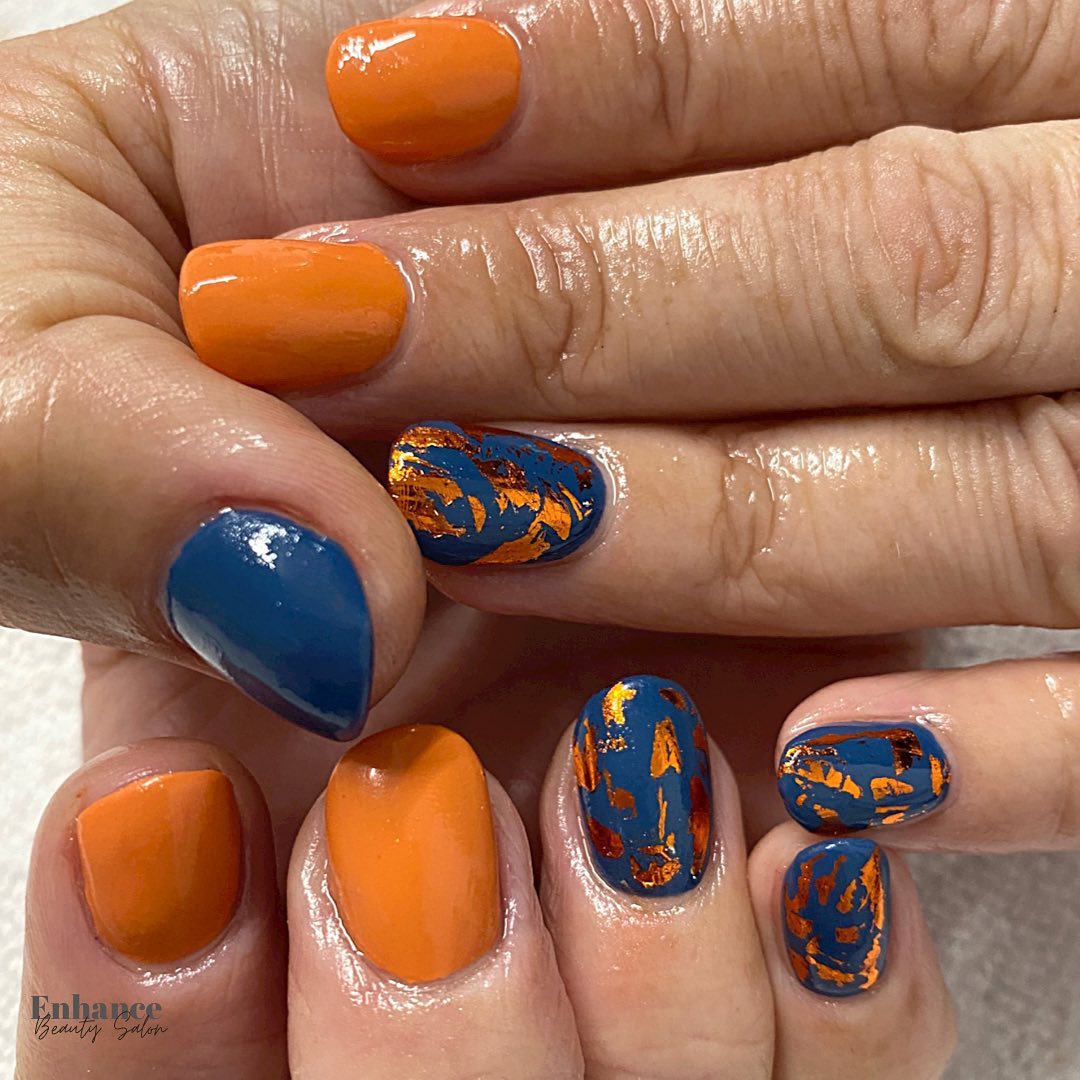 Are you ready to make a statement? If your answer is yes, all you need to do is mixing blue and orange colors together. They are actually totally different but the contrast they create is amazing. Gold glitters add an extra beauty, too.