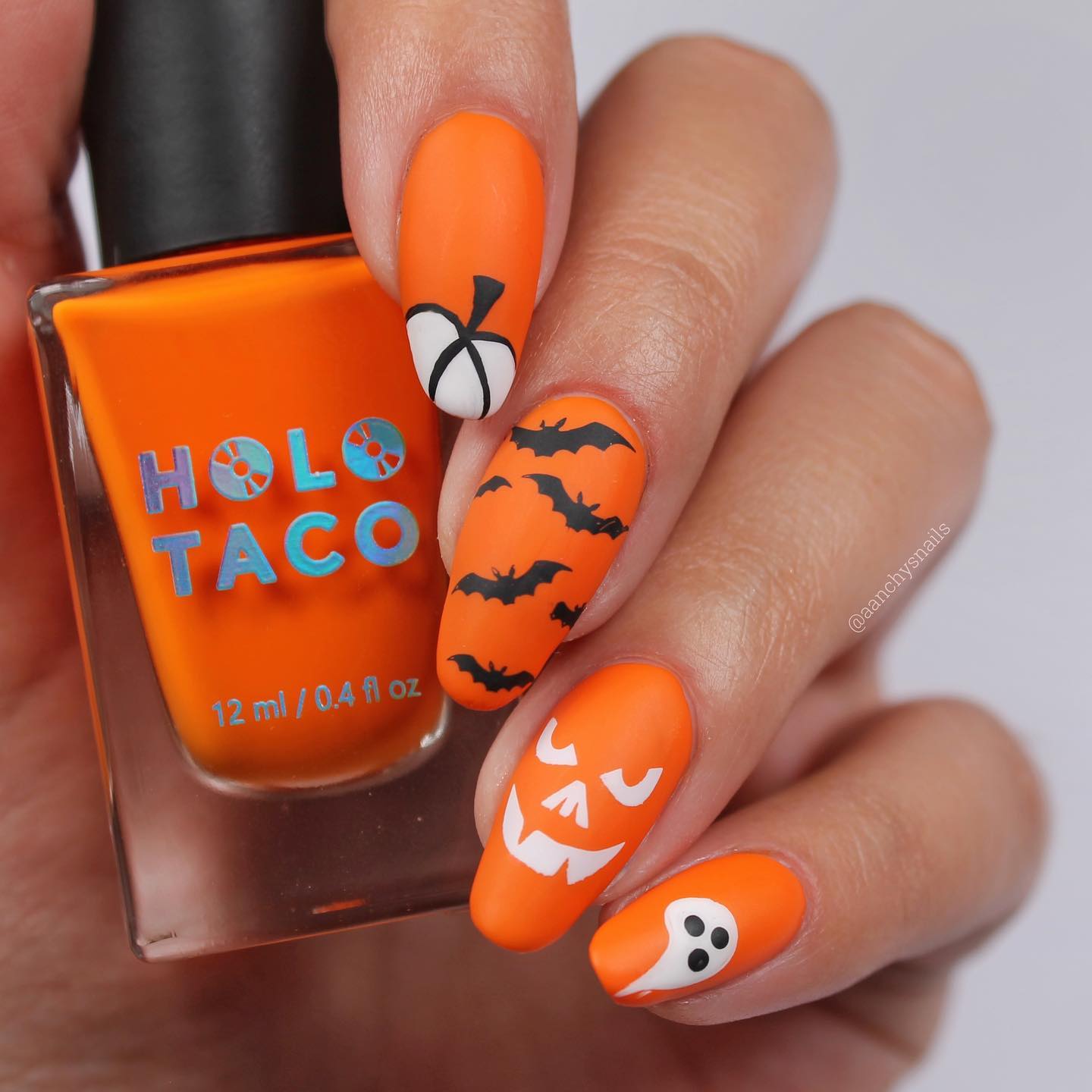 Matte orange is definitely a great choice for a Halloween manicure! I looks like you've dipped your nails in a pumpkin. When you add some nail art related to Halloween, you are ready for the spooky holiday but you can use this plain color for your daily life, too.