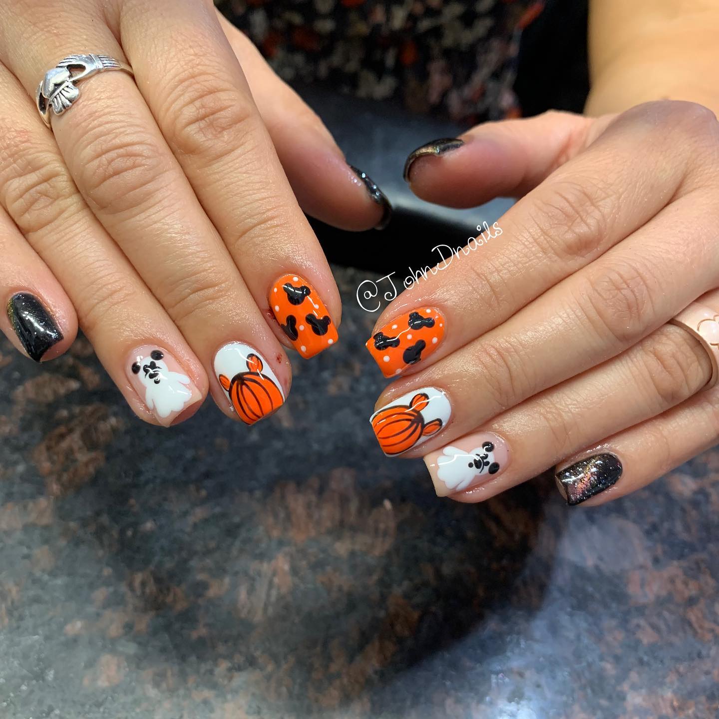 No matter if you go to a Halloween party or any other event, these nails will be a great choice! The cute little pumpkins and the ghosts look like a Mickey, don't they? You should give it a shot.