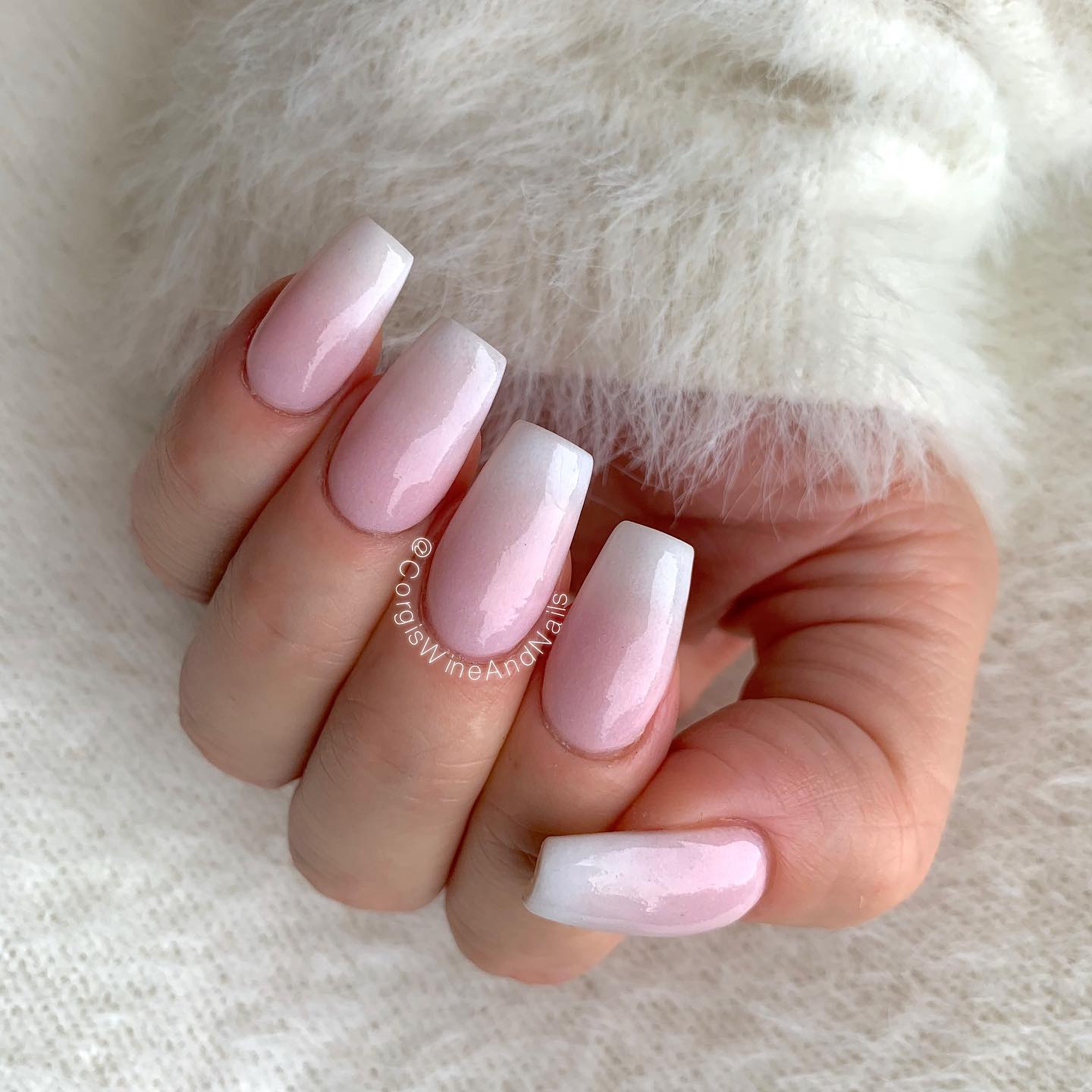 Having one nail design that suits all of your outfits sounds amazing, right? If you're looking for a design like this, you should try this pink and white ombre nails as soon as possible.