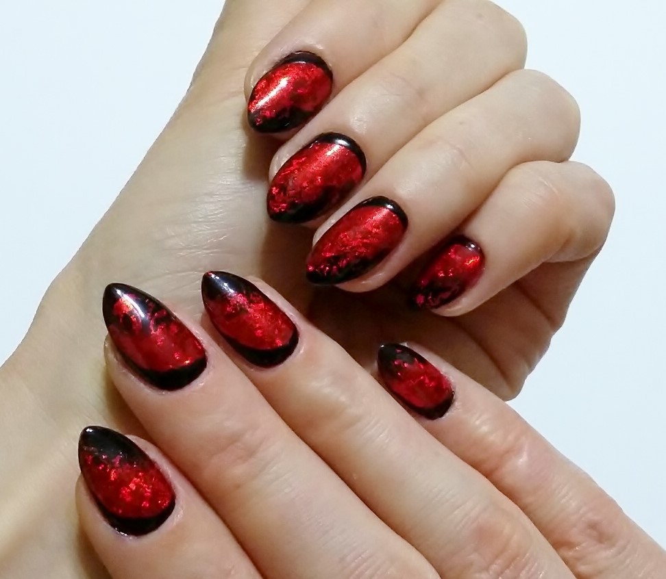 Here is a great combination of black and red. This glitter look does not cover all the surface of nails but just a spesific part. You should give it a shot if you want to shine with this glitters.